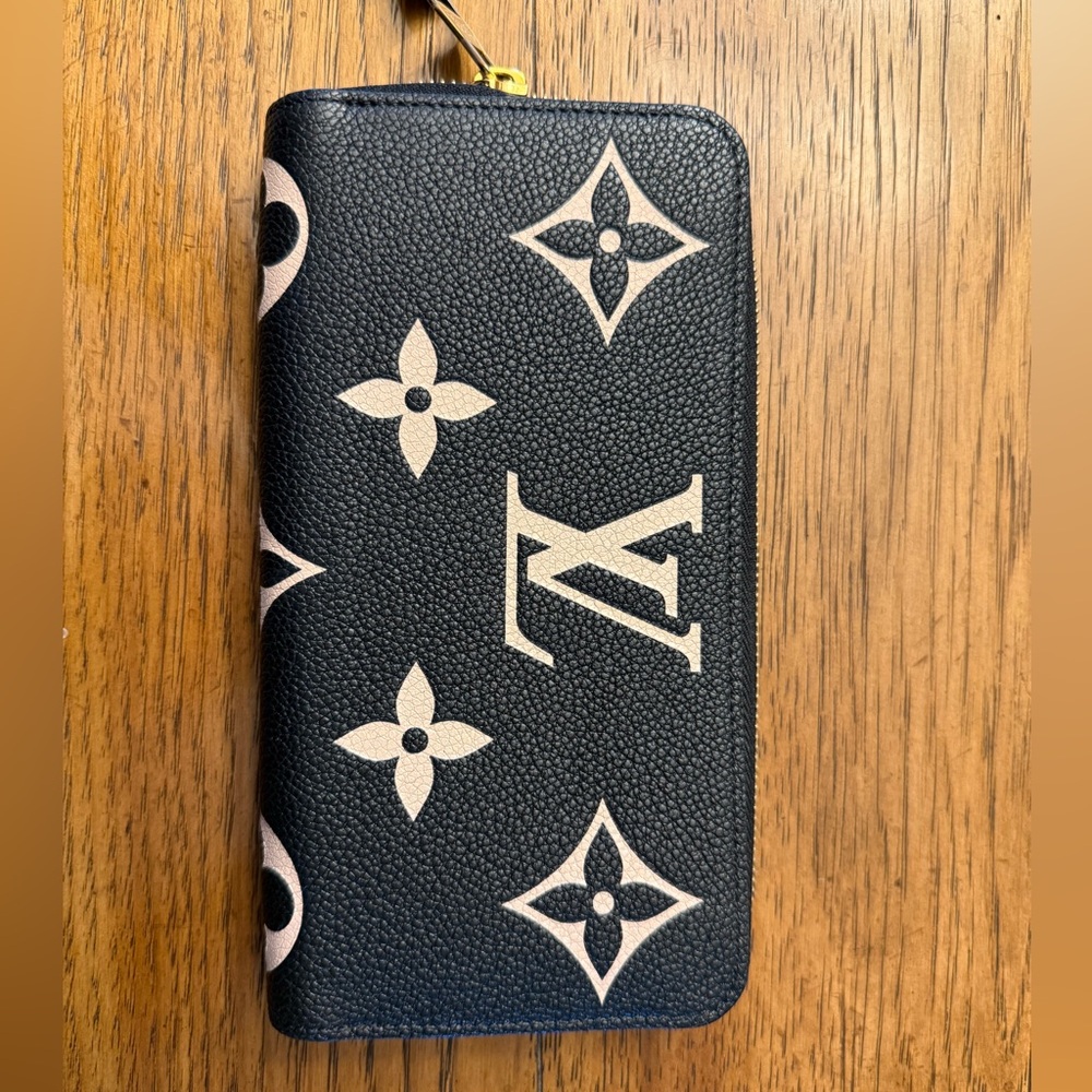 Louis Vuitton Zippy Wallet